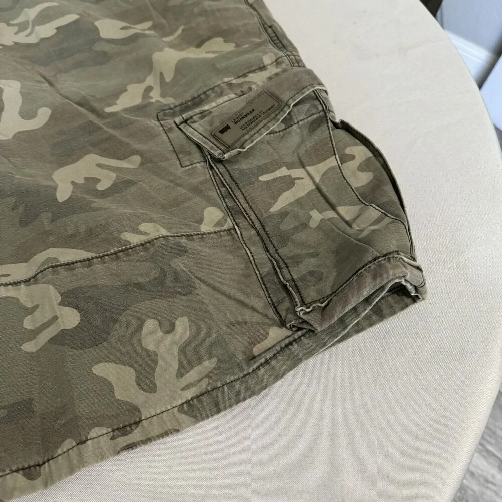 Levis Camo Cargo Shorts Mens Size 42 US - Picture 2 of 12